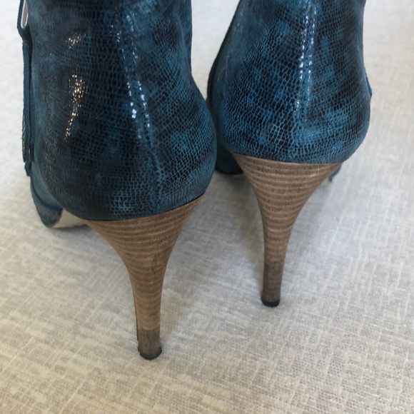 Shoes - Picture 4 of 6